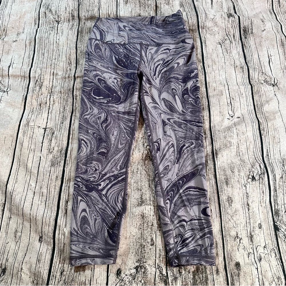 Athleta Transcend 7/8 Leggings in Purple Swirl Print Size Medium